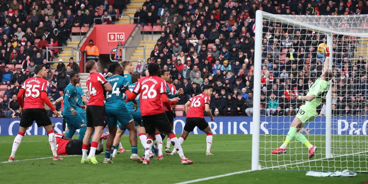 Leeds could trigger release clause to sign £25m Premier League player